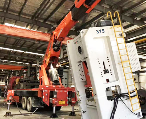 十堰附近随车吊出租，轻松解决运输难题