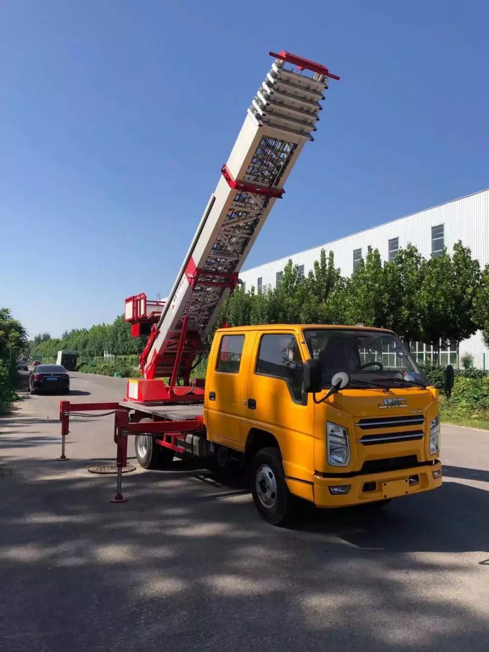 十堰附近的云梯车出租服务：轻松解决高空作业需求