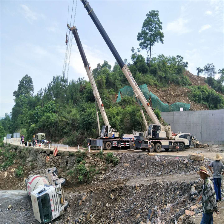 十堰汽车掉沟里叫吊车救援要多少钱